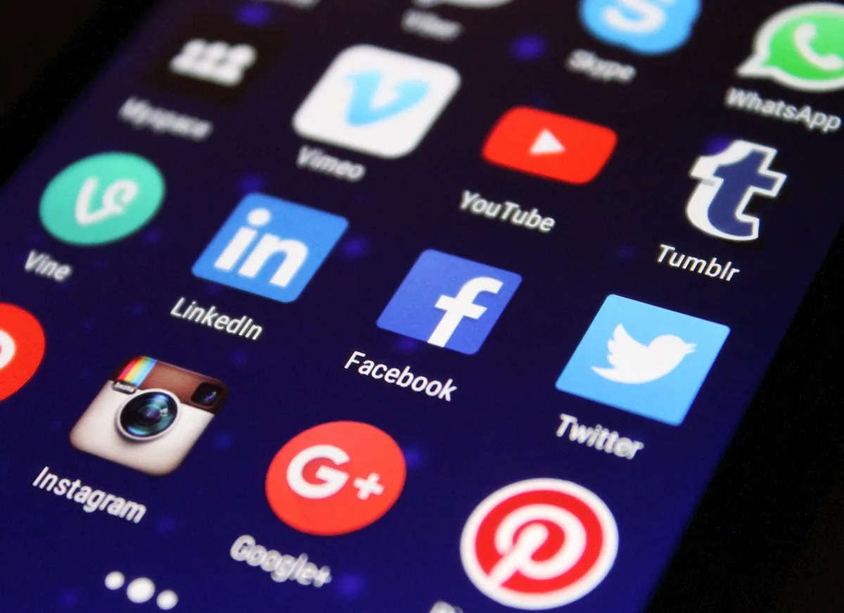 media, social media, apps, social network, facebook, symbols, digital, twitter, network, social networking, icon, communication, www, internet, networking, butt